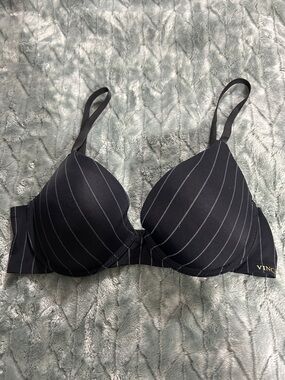 Vince Camuto Black Pinstripe Molded T-Shirt Bra EUC